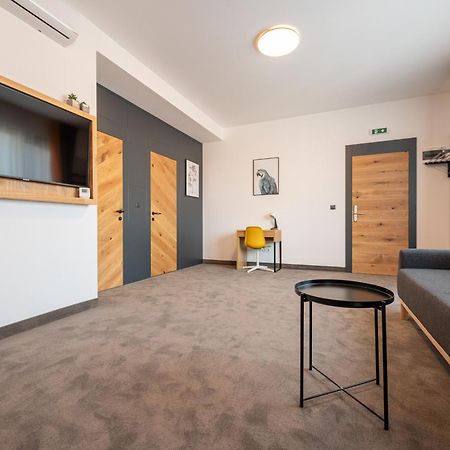 Calvin Aparthotel Oradea Phòng bức ảnh