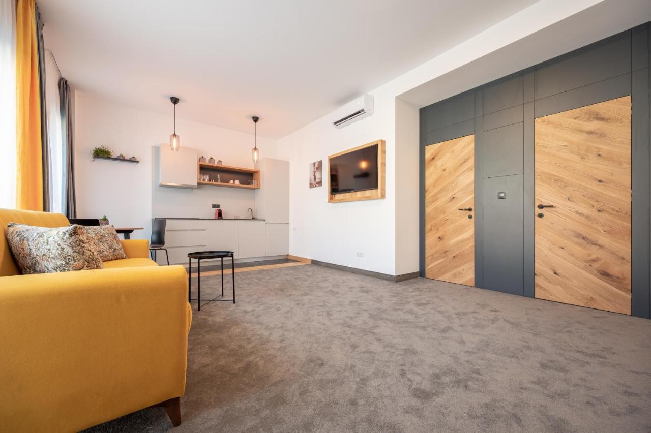 Calvin Aparthotel Oradea Ngoại thất bức ảnh