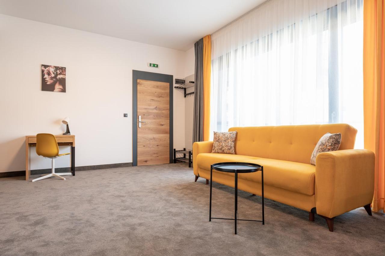 Calvin Aparthotel Oradea Ngoại thất bức ảnh
