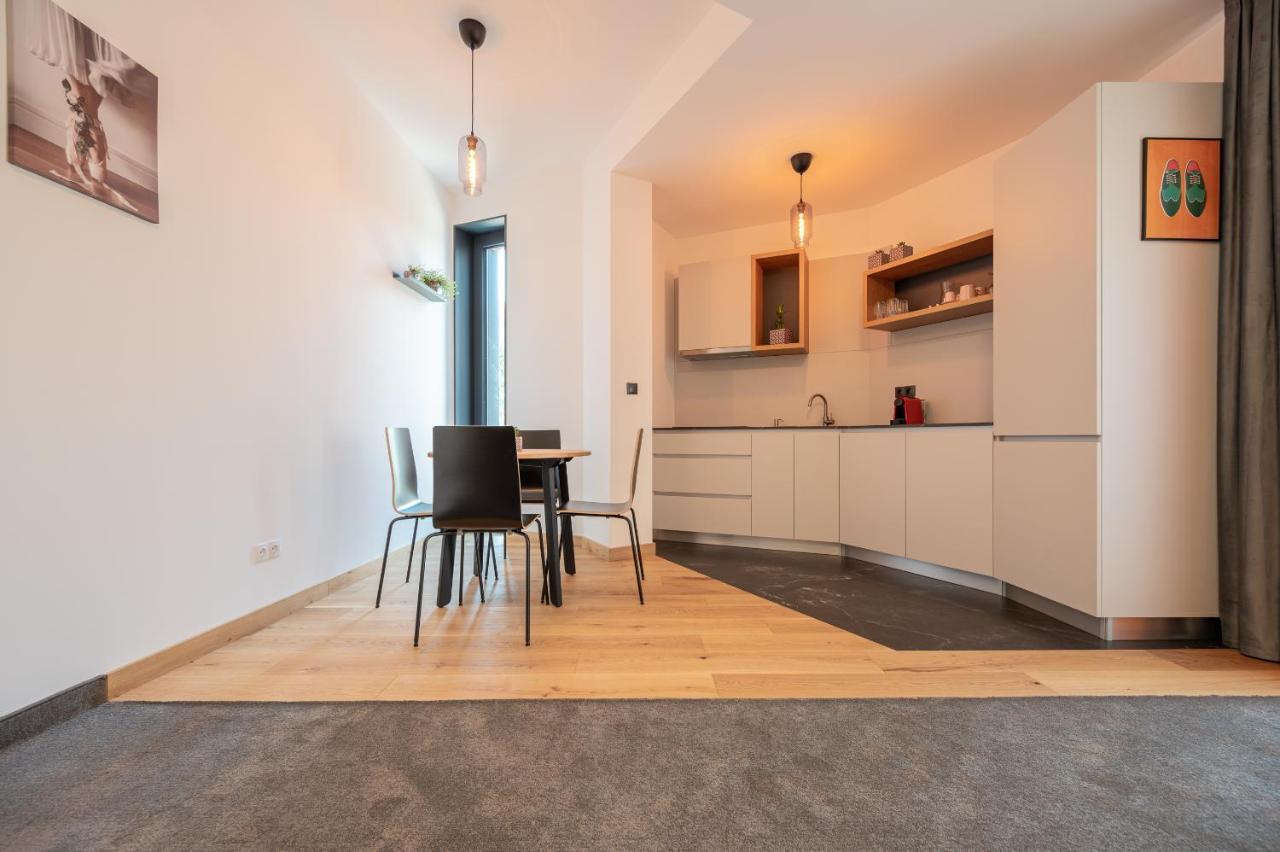 Calvin Aparthotel Oradea Ngoại thất bức ảnh