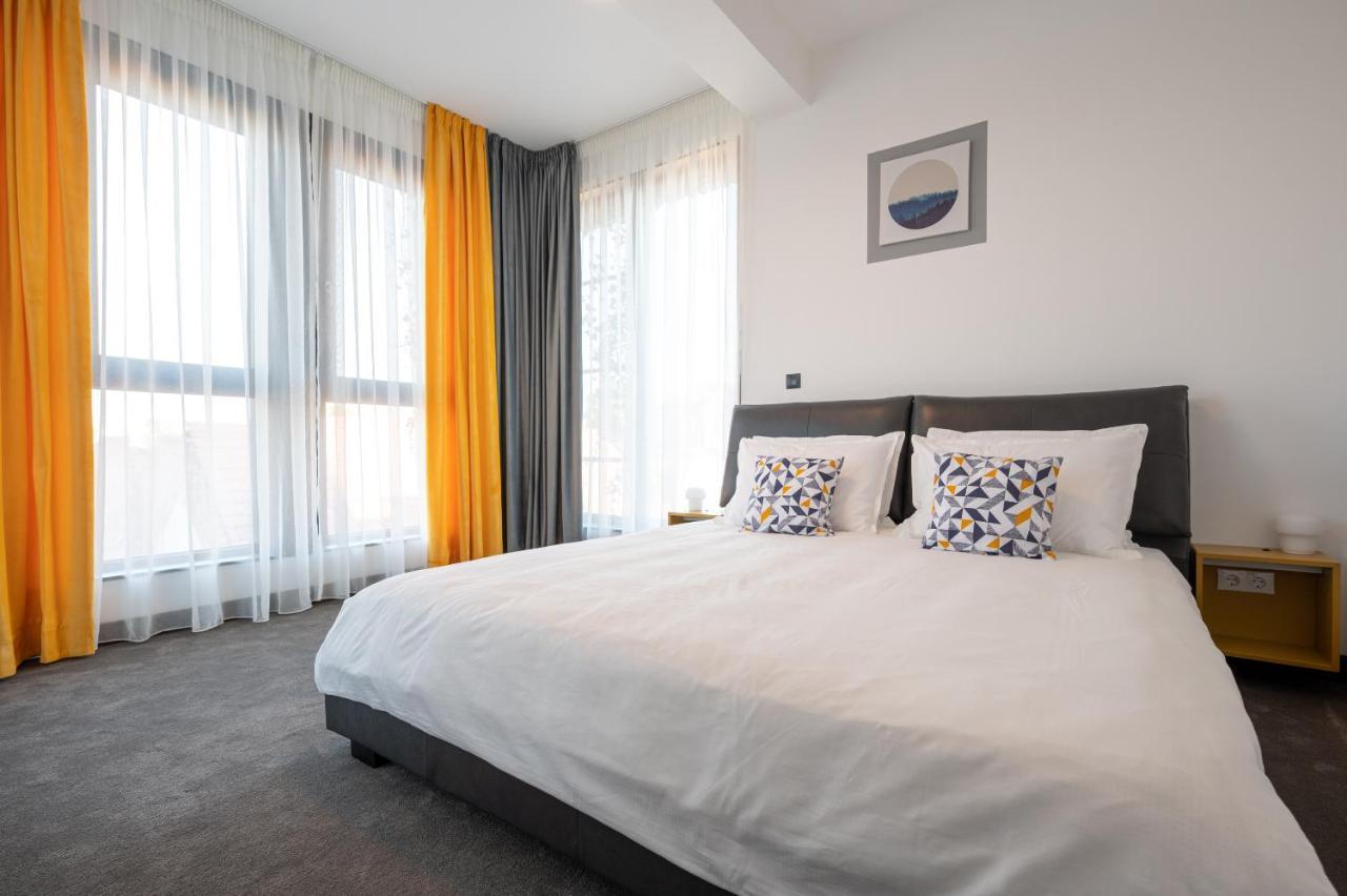 Calvin Aparthotel Oradea Ngoại thất bức ảnh