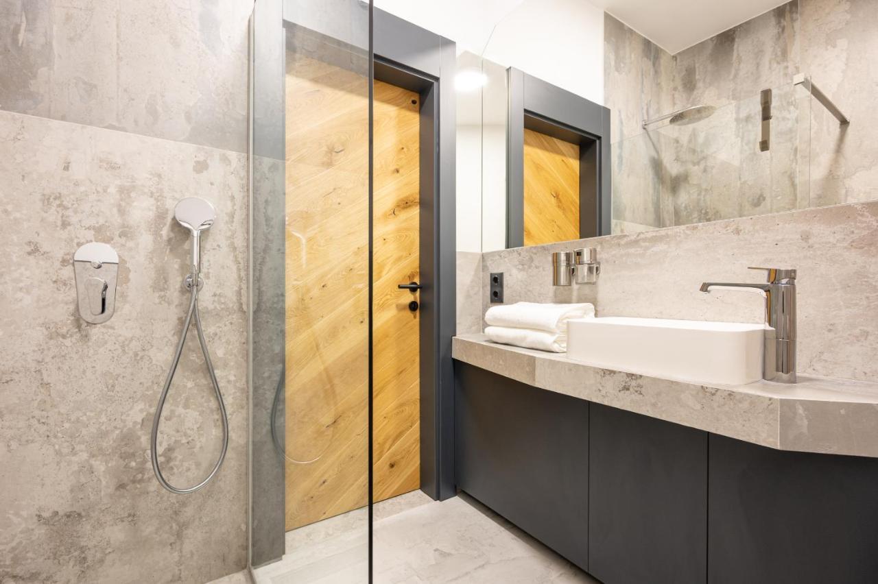 Calvin Aparthotel Oradea Ngoại thất bức ảnh