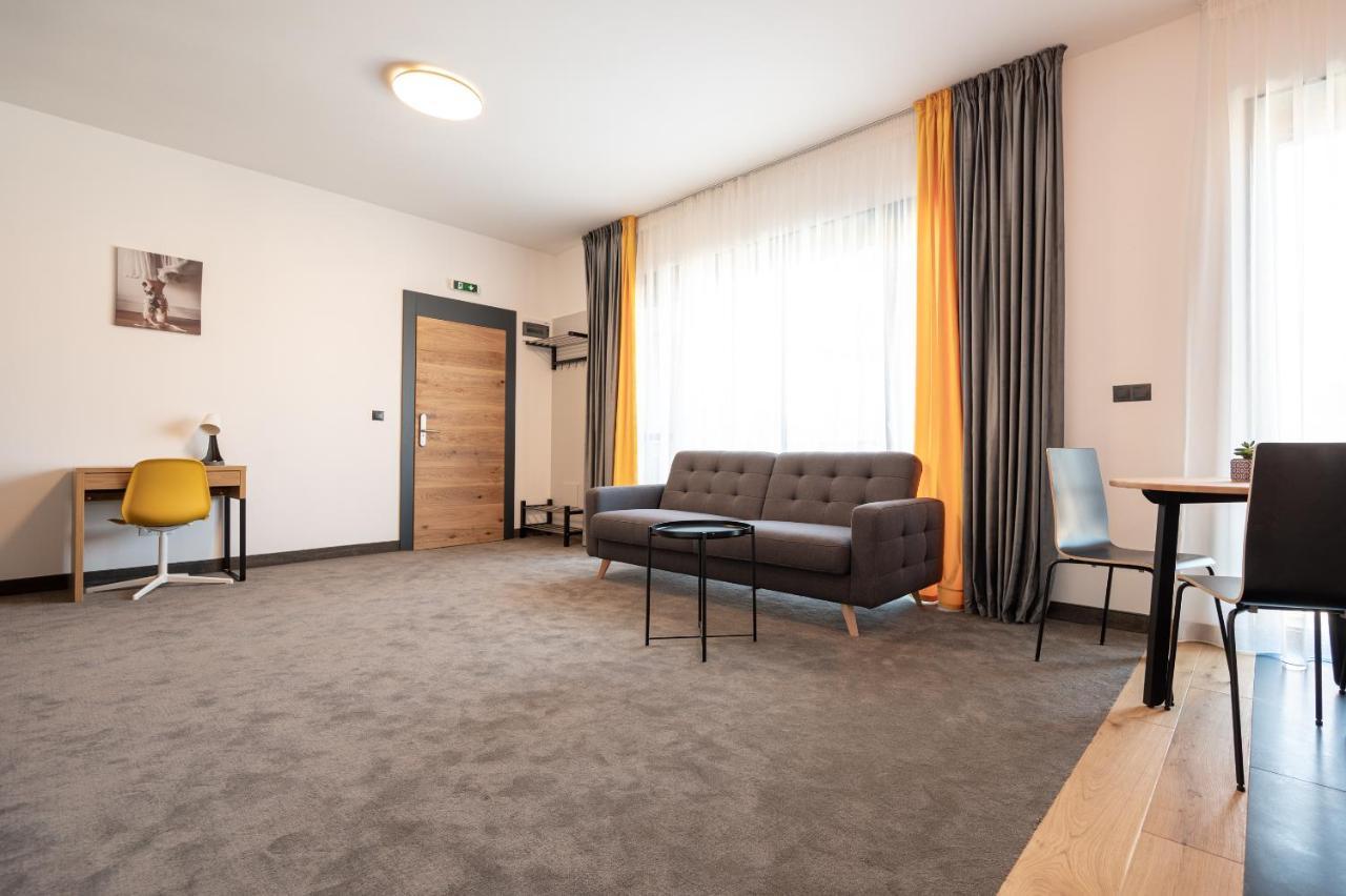 Calvin Aparthotel Oradea Ngoại thất bức ảnh