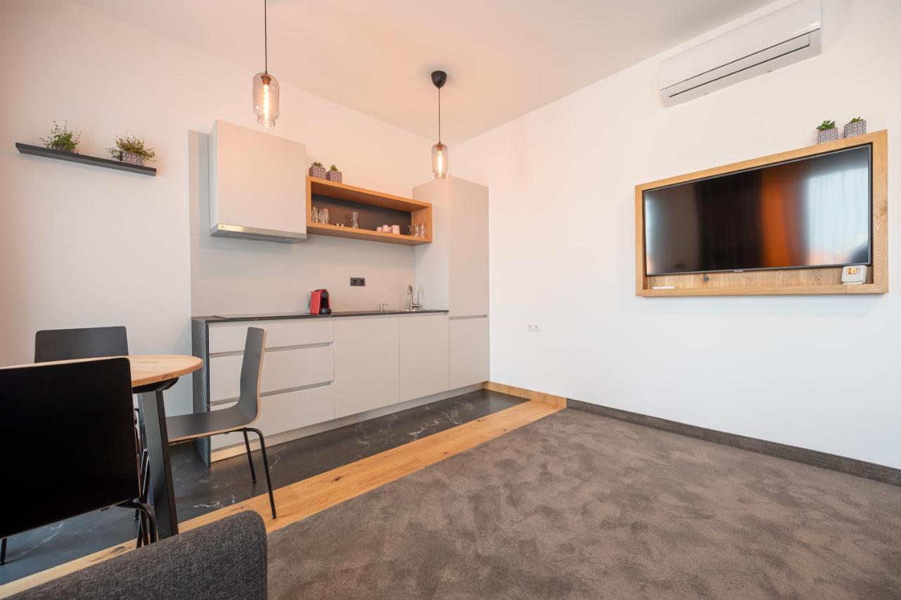 Calvin Aparthotel Oradea Ngoại thất bức ảnh