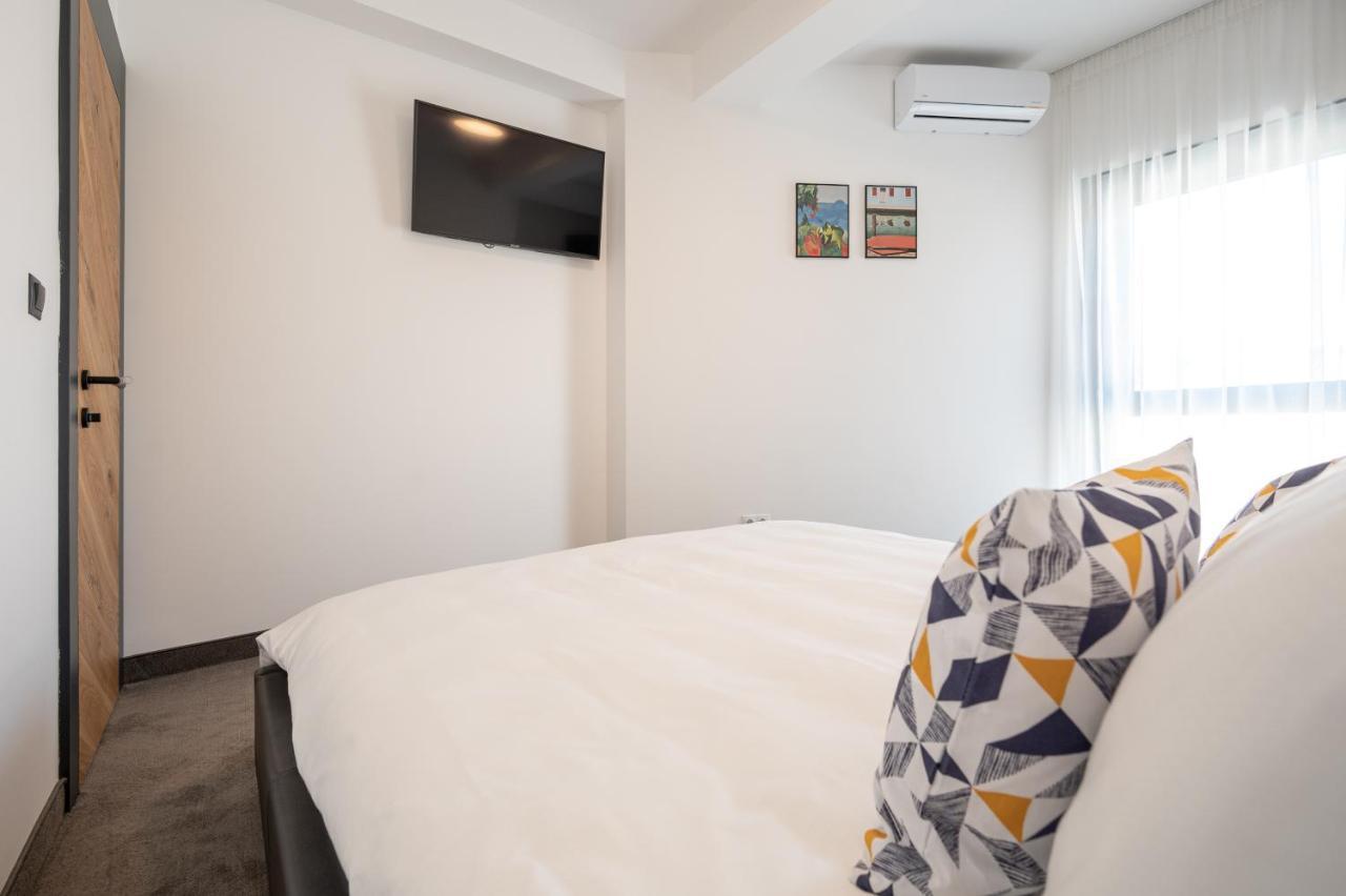 Calvin Aparthotel Oradea Ngoại thất bức ảnh