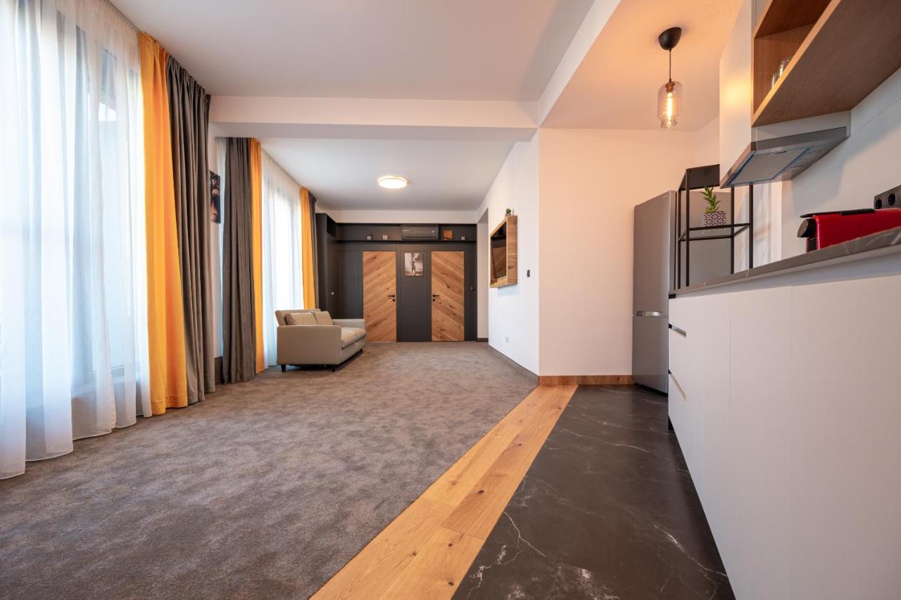 Calvin Aparthotel Oradea Ngoại thất bức ảnh