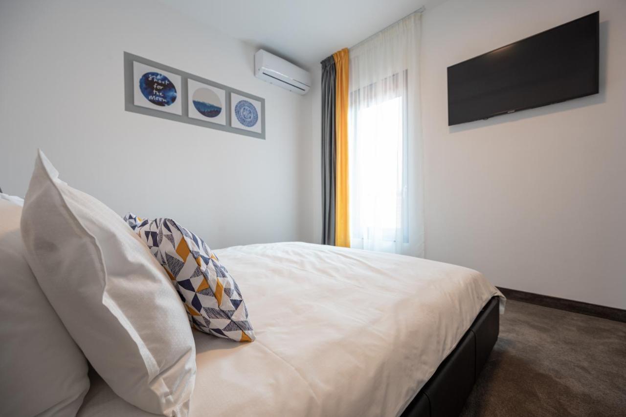 Calvin Aparthotel Oradea Ngoại thất bức ảnh
