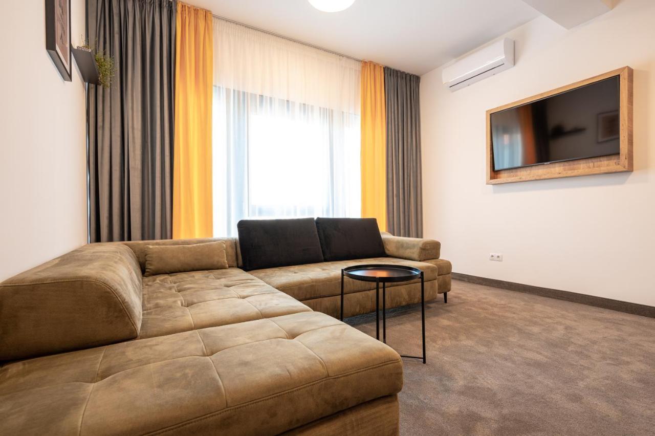 Calvin Aparthotel Oradea Ngoại thất bức ảnh