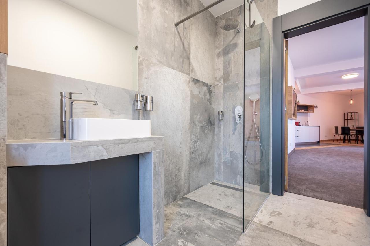Calvin Aparthotel Oradea Ngoại thất bức ảnh
