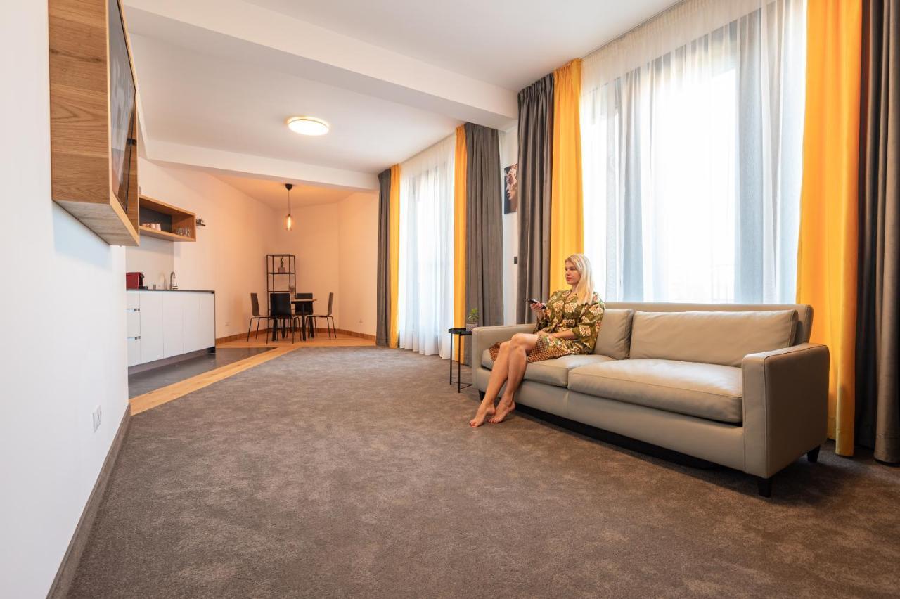 Calvin Aparthotel Oradea Ngoại thất bức ảnh
