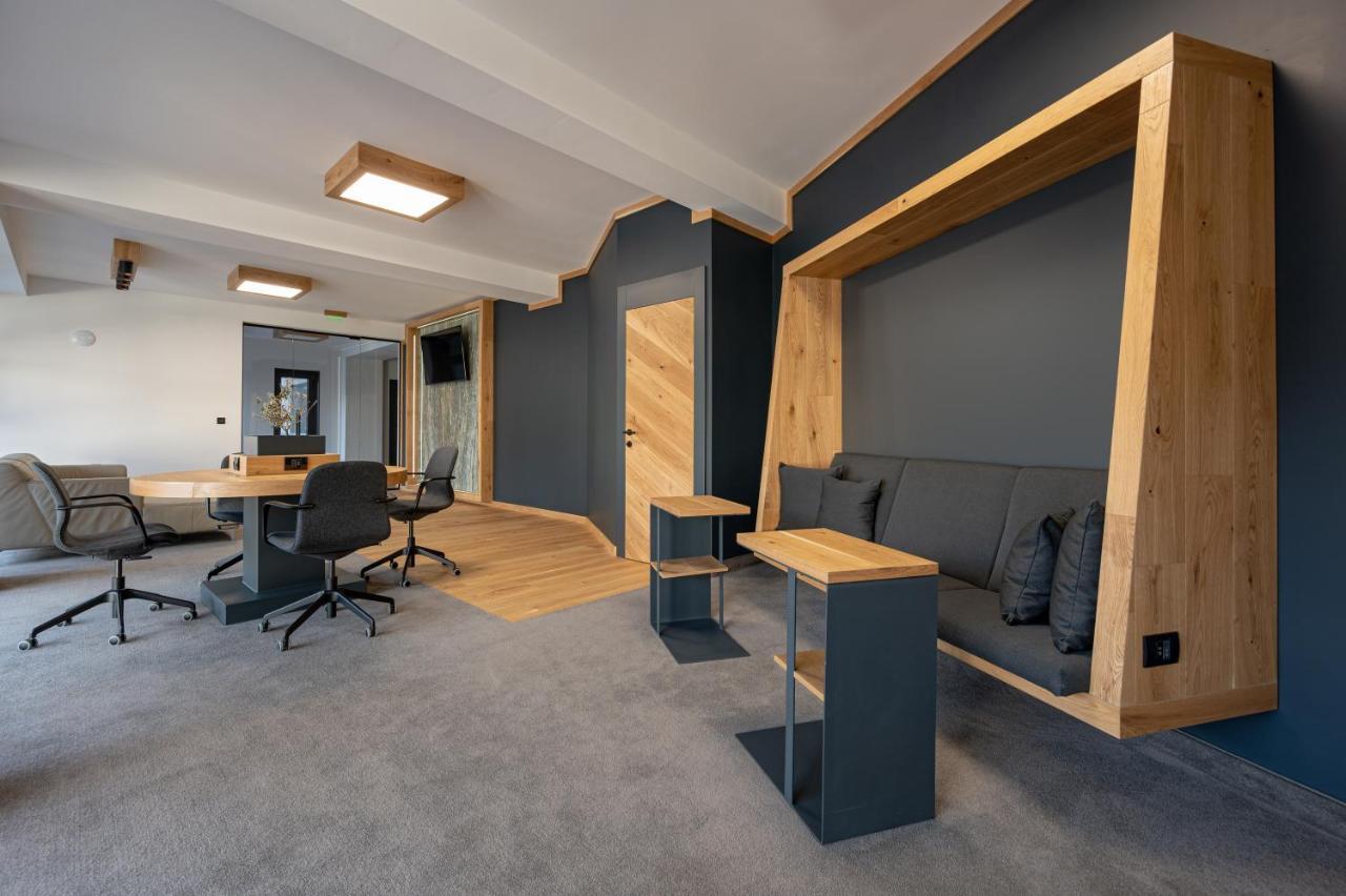 Calvin Aparthotel Oradea Ngoại thất bức ảnh