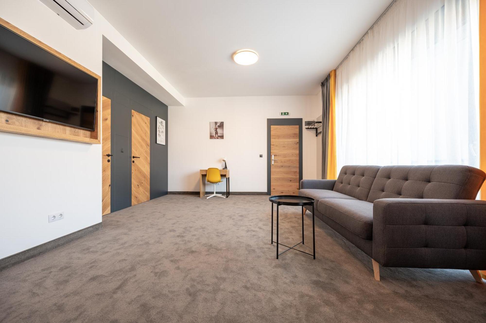 Calvin Aparthotel Oradea Phòng bức ảnh